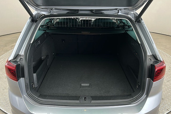 Volkswagen Passat 14 of 30