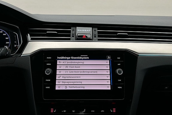 Volkswagen Passat 23 of 30