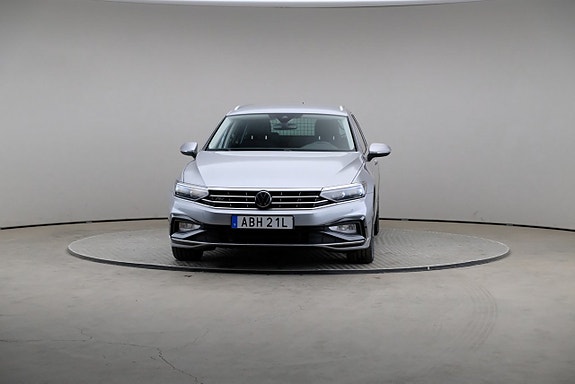 Volkswagen Passat 3 of 30