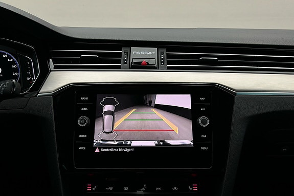 Volkswagen Passat 26 of 30