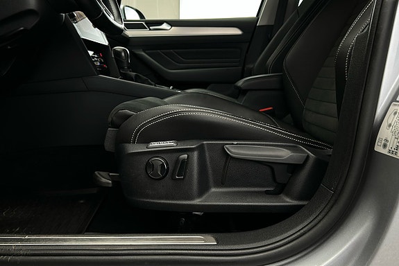 Volkswagen Passat 18 of 30