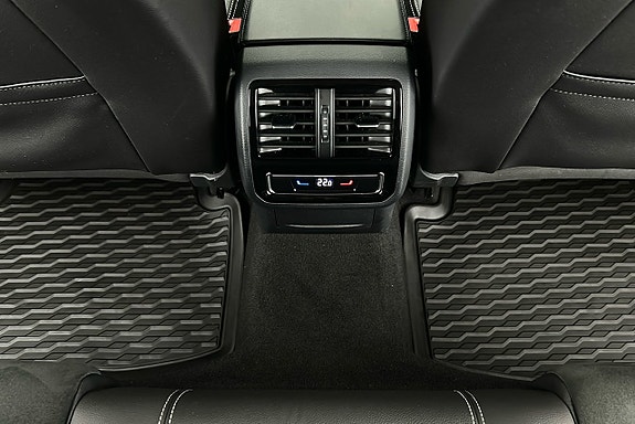 Volkswagen Passat 21 of 30