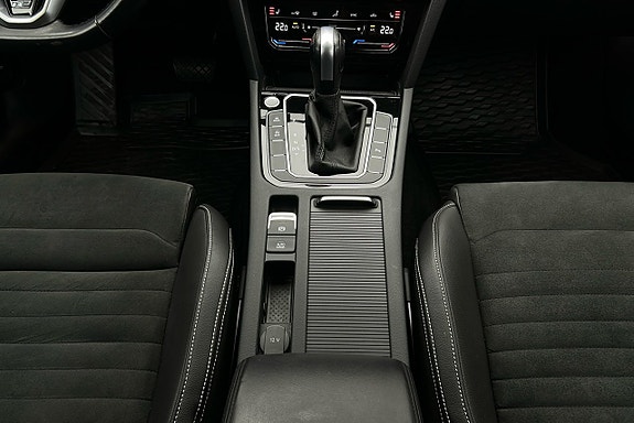 Volkswagen Passat 9 of 30