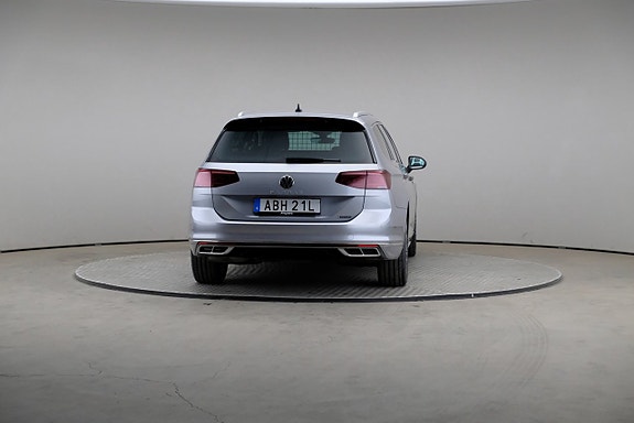 Volkswagen Passat 5 of 30