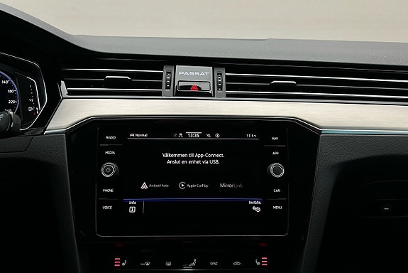 Volkswagen Passat 28 of 30