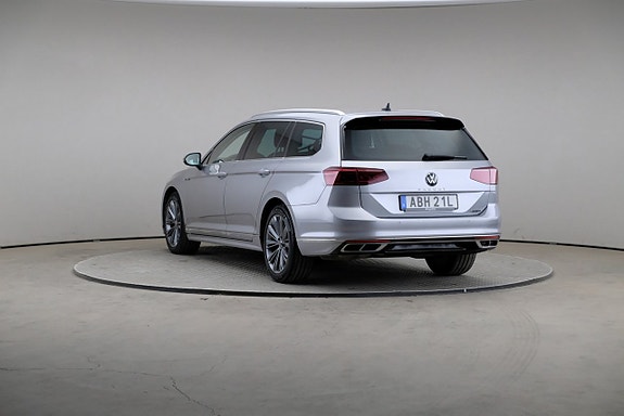 Volkswagen Passat 2 of 30