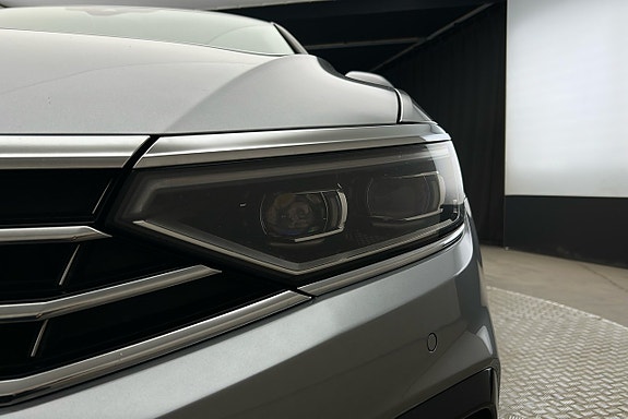 Volkswagen Passat 11 of 30