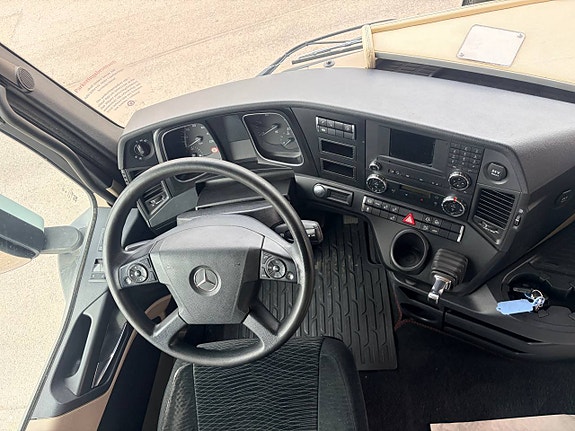 Mercedes-Benz Actros 2545 8 of 12
