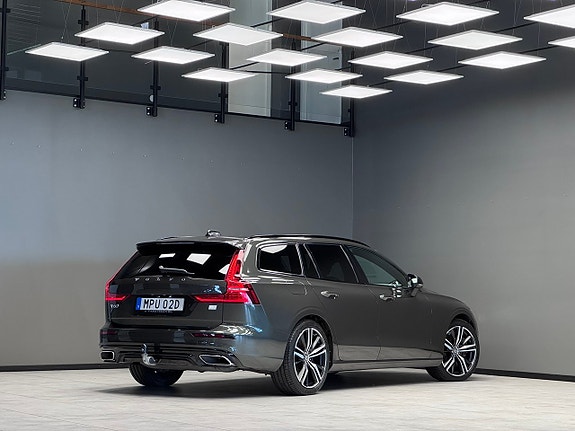 Volvo V60 2 of 5