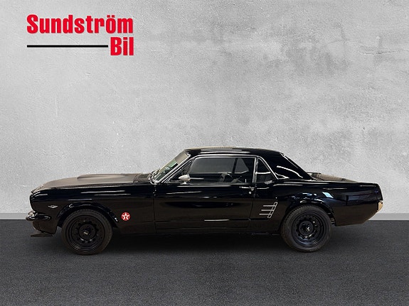 Ford Mustang 3 of 5