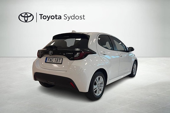 Toyota Yaris 2 of 5