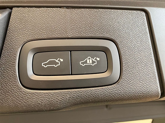 Volvo XC60 13 of 17