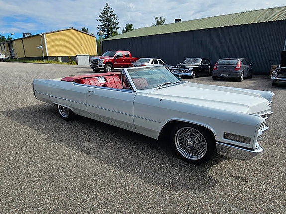 Cadillac Deville 4 of 15