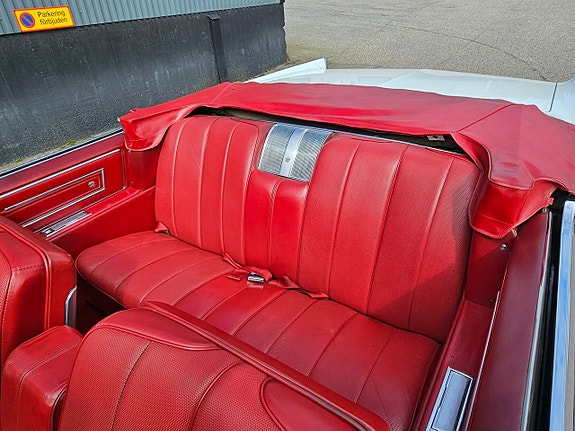 Cadillac Deville 11 of 15