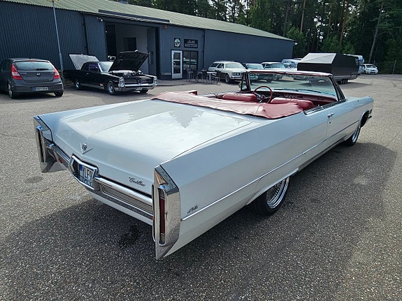 Cadillac Deville 5 of 15