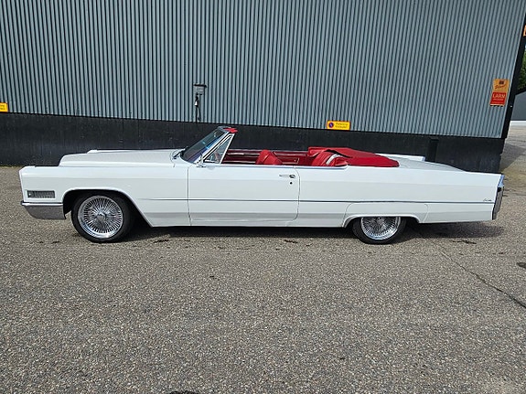 Cadillac Deville 8 of 15