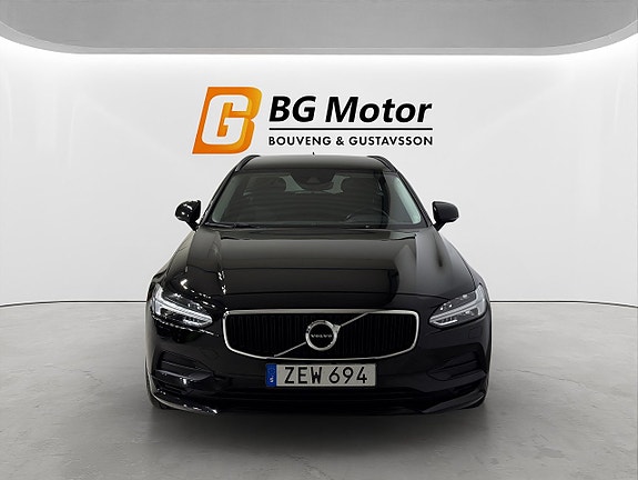 Volvo V90 2 of 5