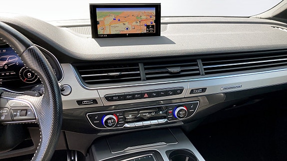 Audi Q7 9 of 12