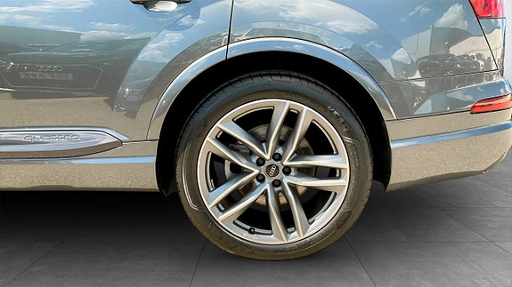 Audi Q7 6 of 12
