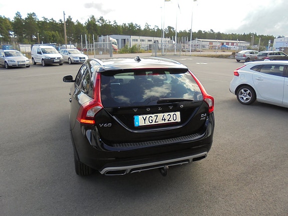 Volvo V60 Cross Country 4 of 5