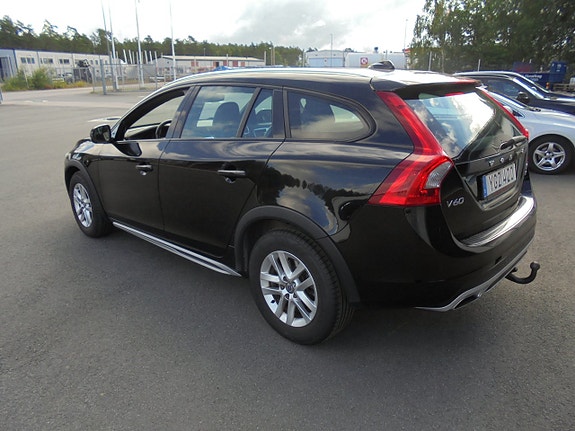 Volvo V60 Cross Country 3 of 5
