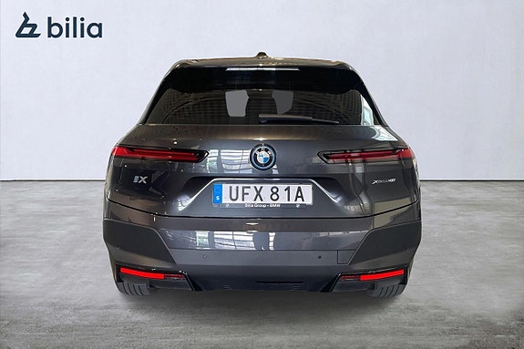 BMW iX 4 of 5