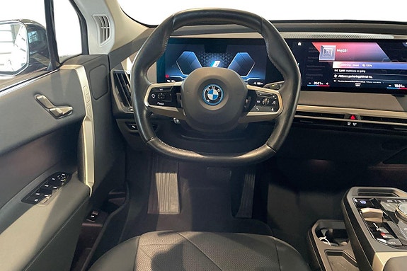 BMW iX 7 of 16