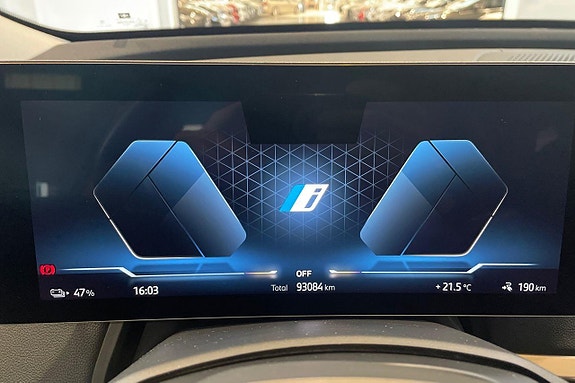 BMW iX 13 of 16