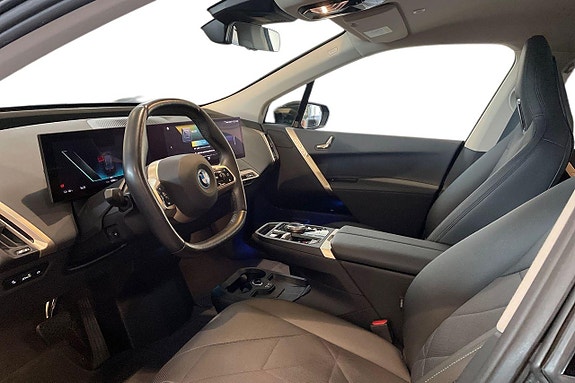 BMW iX 11 of 16