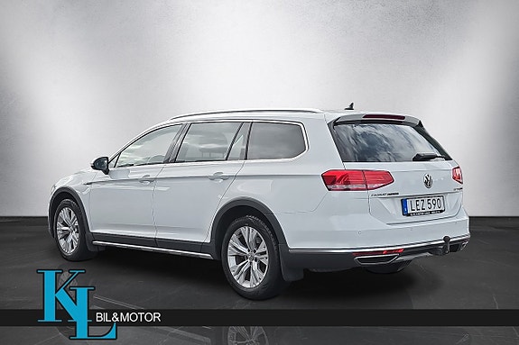 Volkswagen Passat Alltrack 3 of 5