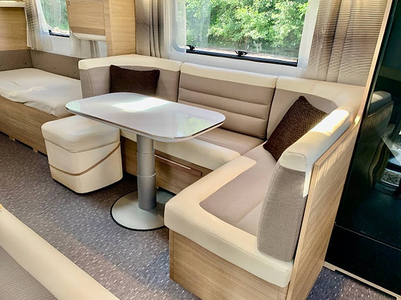 Adria Adora 613 HT 2018 Långbäddar och frontkök 4 of 12