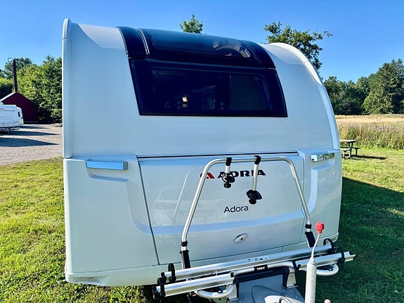 Adria Adora 613 HT 2018 Långbäddar och frontkök 2 of 12