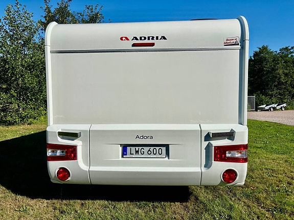 Adria Adora 613 HT 2018 Långbäddar och frontkök 3 of 12