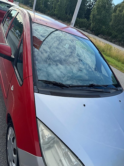 Mitsubishi Colt 2 of 4