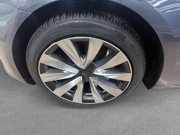 Tesla Model 3 9 of 21