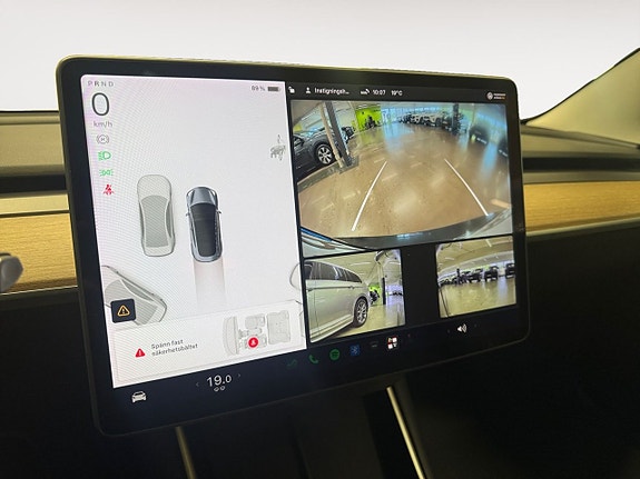 Tesla Model 3 16 of 21