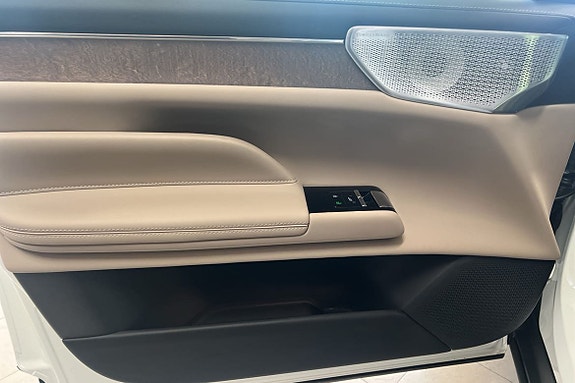 Volvo ES90 17 of 29
