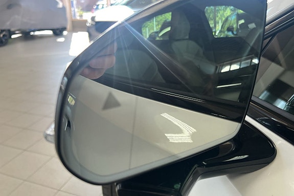 Volvo ES90 15 of 29