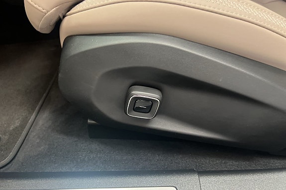 Volvo ES90 18 of 29
