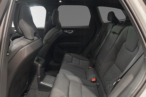 Volvo XC60 2 of 5