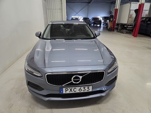 Volvo S90 2 of 5
