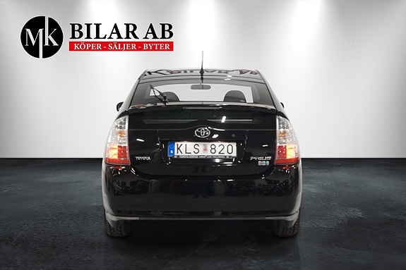 Toyota Prius 6 of 10
