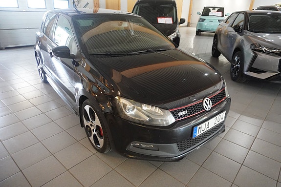 Volkswagen Polo 2 of 5