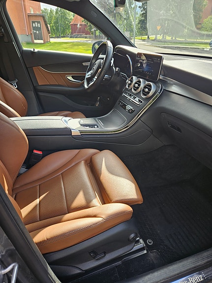 Mercedes-Benz GLC300 de 3 of 5
