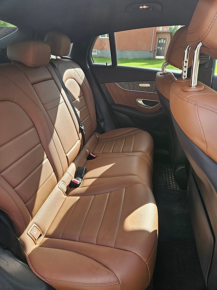Mercedes-Benz GLC300 de 4 of 5