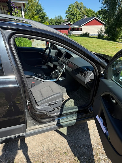 Volvo XC70 3 of 5
