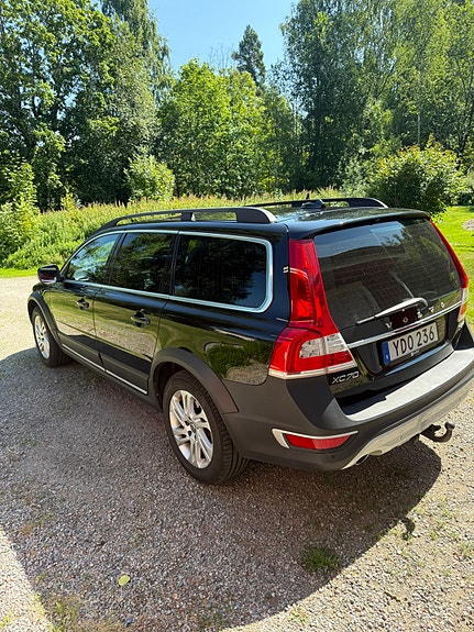 Volvo XC70 2 of 5