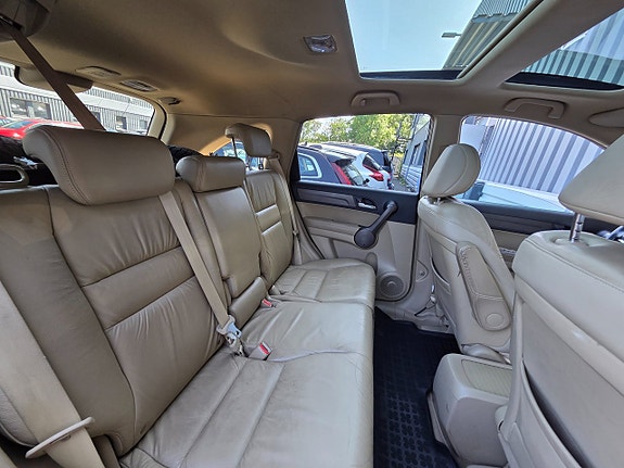 Honda CR-V 12 of 17