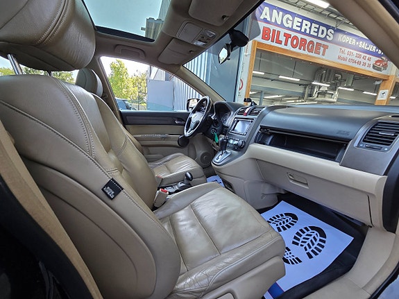 Honda CR-V 10 of 17