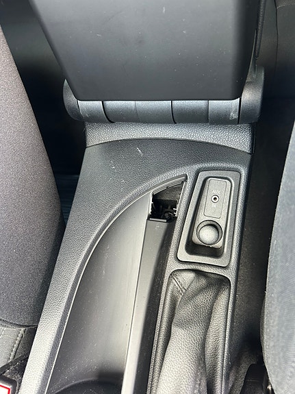 BMW 118i 8 of 11